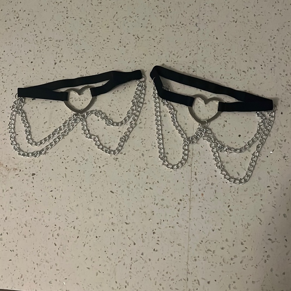 HoneiiBeth black heart chain leg garters